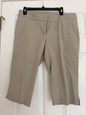 Ann Taylor Khaki Cropped Bermuda Capris